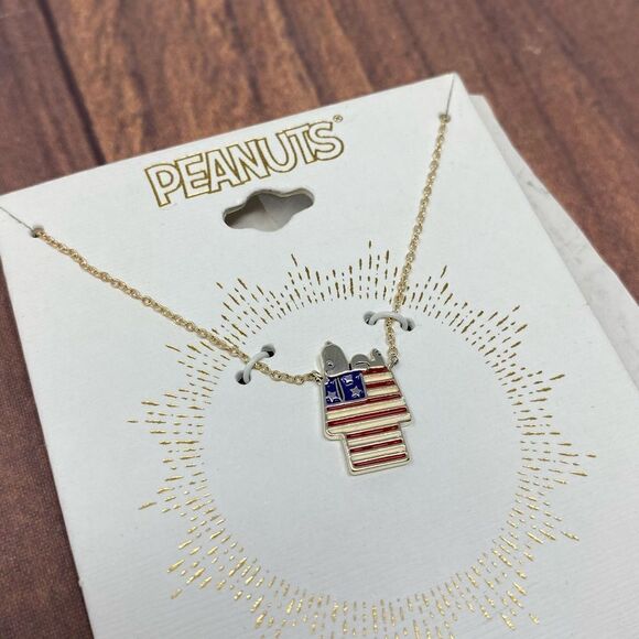 PEANUTS GOLD SNOOPY AMERICAN FLAG NECKLACE GT38 - Picture 2 of 4
